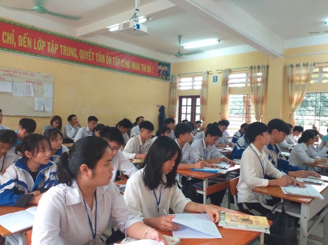 Hơn 500 học sinh Lào Cai học nhờ địa phương khác